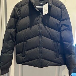Theory puffer jacket. Black. Medium. New with tags.